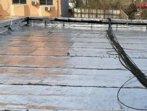 阿巴嘎旗卫生间漏水维修公司分享下阿巴嘎旗屋面楼顶防水刚性防水层施工要点。